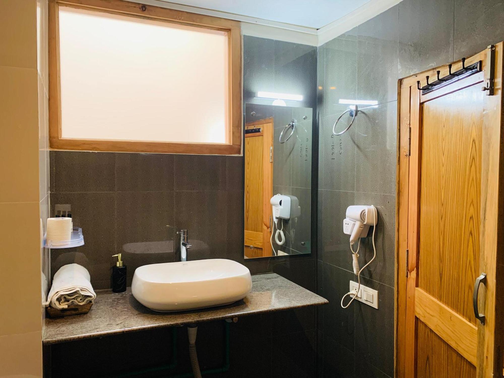 Hotel The Bulevar - Whispering Willows Sissu Esterno foto